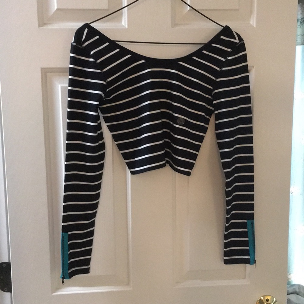 Black and white striped long sleeve crop top NWT